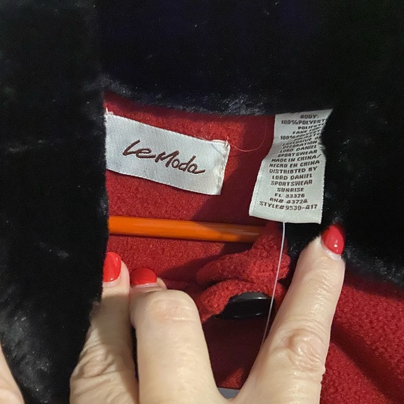 Moda Red Cape with Black Faux Fur Collar - Picture 2 of 5